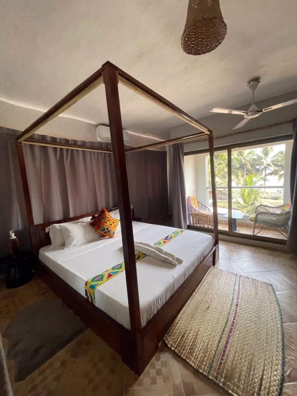 Afiki Hotel Elmina ภายนอก รูปภาพ