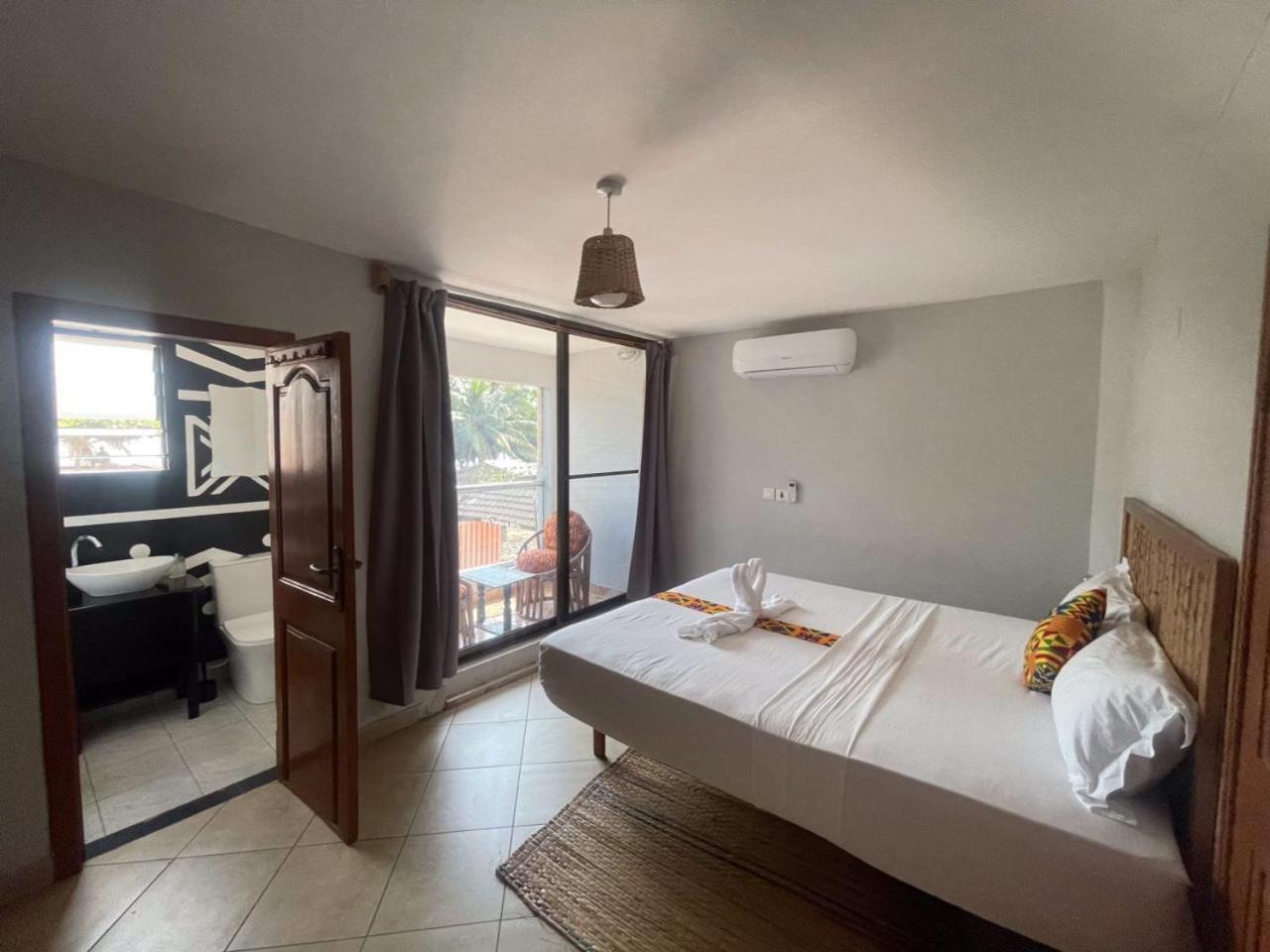 Afiki Hotel Elmina ภายนอก รูปภาพ