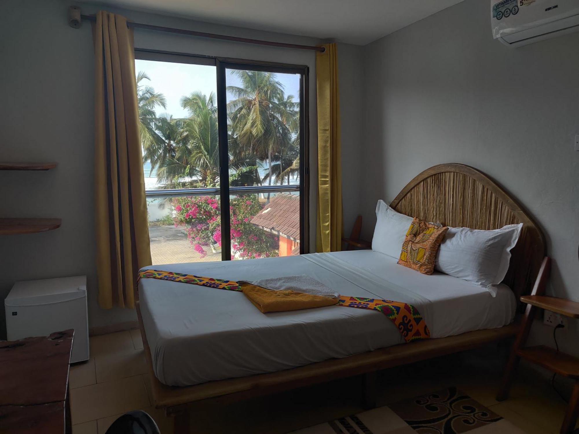 Afiki Hotel Elmina ภายนอก รูปภาพ