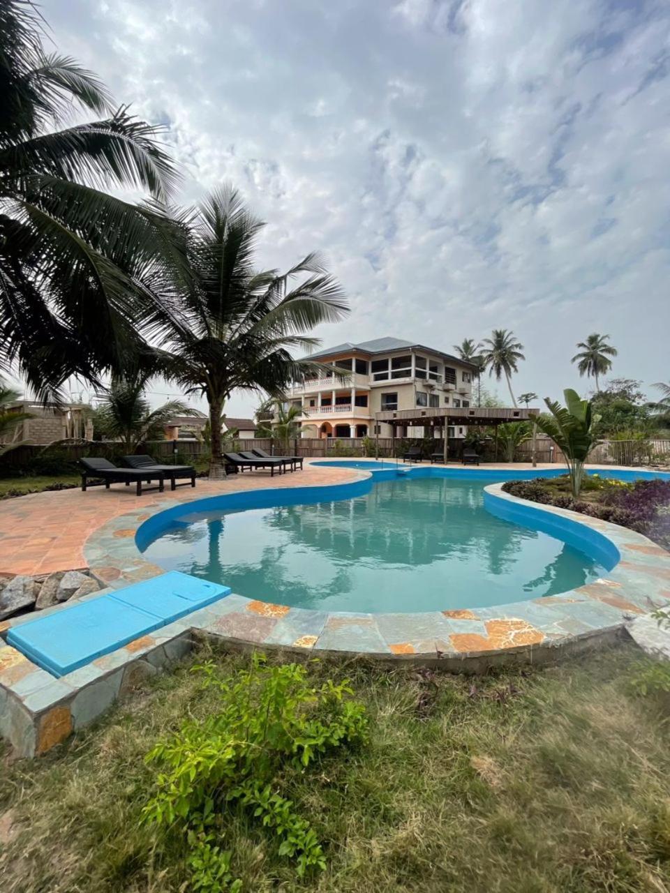 Afiki Hotel Elmina ภายนอก รูปภาพ