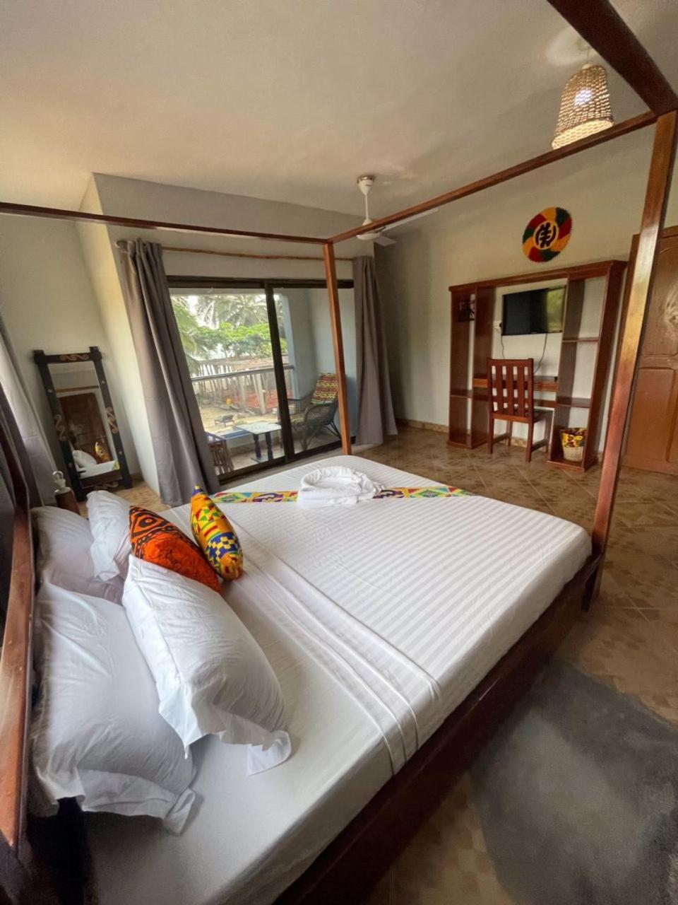 Afiki Hotel Elmina ภายนอก รูปภาพ